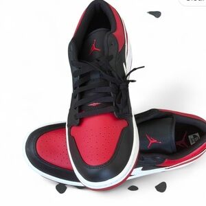 Jordan Men's Black and Red Sneakers